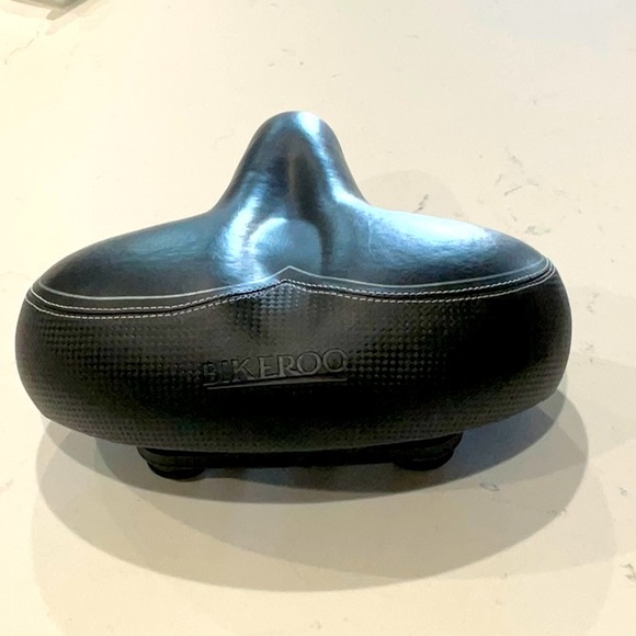 Bikeroo Comfort City Bike Seat w/ Toolkit - Picture 3 of 6